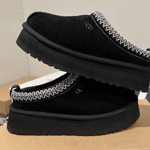 UGGS Tazz Slippers / NEW / rare / Black